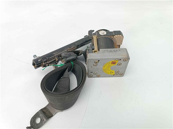 cinturon seguridad delantero derecho mercedes