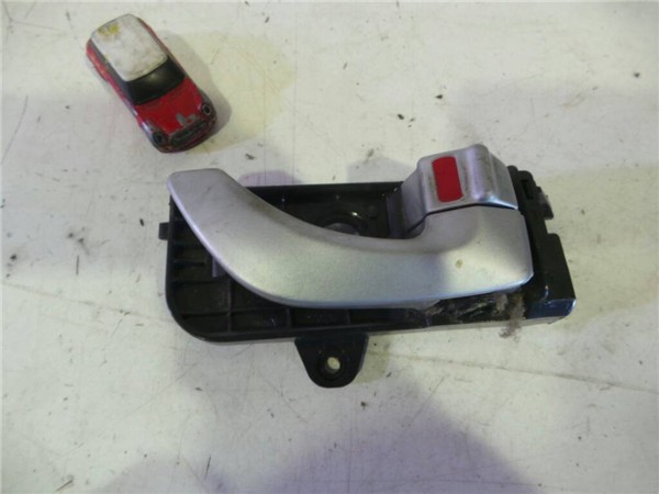 manilla interior puerta delantera derecha hyu