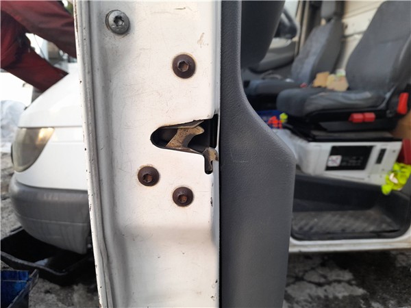 cerradura puerta delantera izquierda mercedes