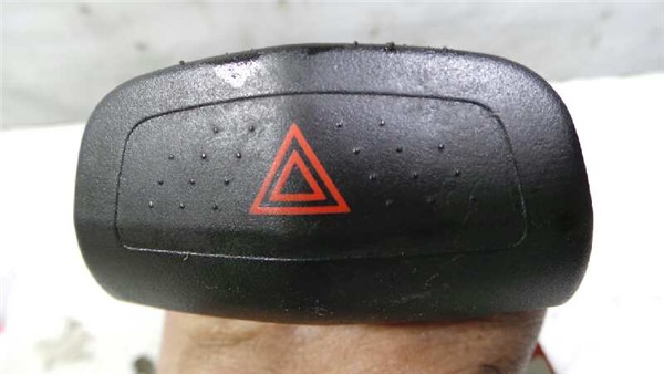 interruptor luces emergencia nissan primera b