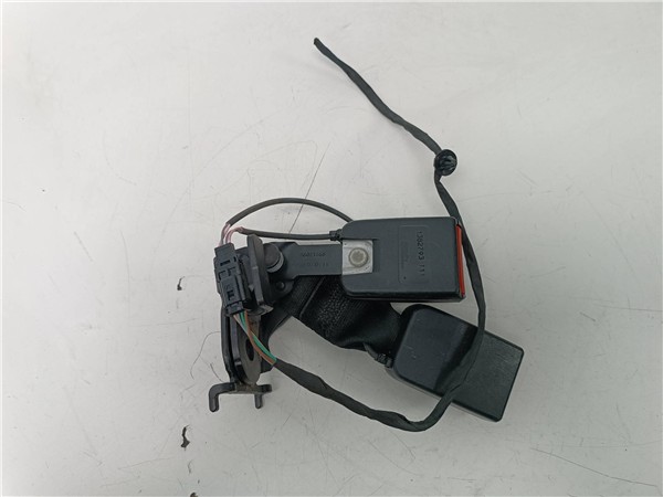 anclaje cinturon trasero central renault megane iii berlina 5p (2008 >) 1.5 expression [1,5 ltr.   66 kw dci diesel cat (k9k 830)]