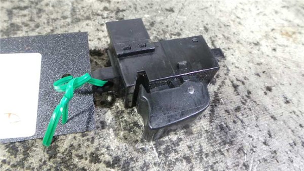 botonera puerta delantera derecha nissan prim