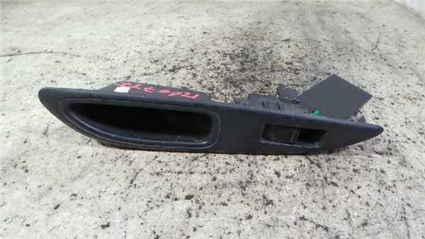 botonera puerta trasera izquierda nissan prim