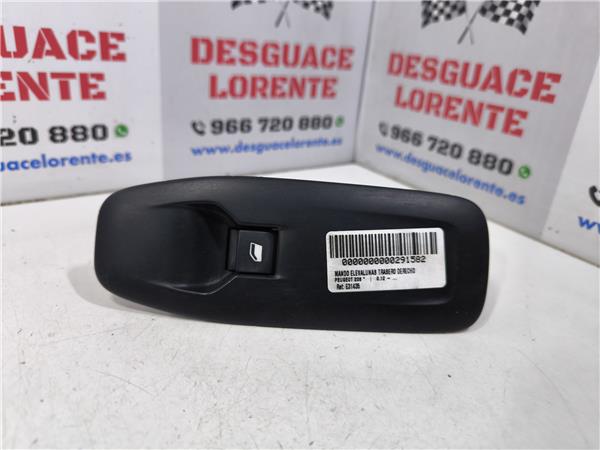 botonera puerta trasera derecha peugeot 208 0