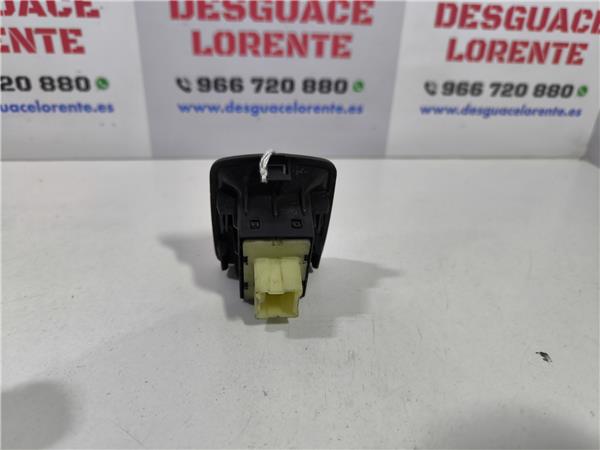 Botonera Puerta Trasera Derecha *