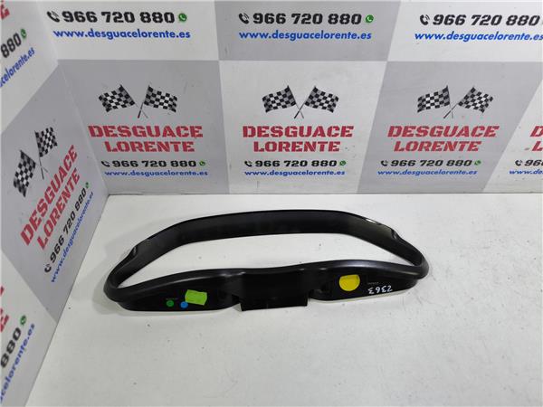 moldura puerta delantera derecha peugeot 208