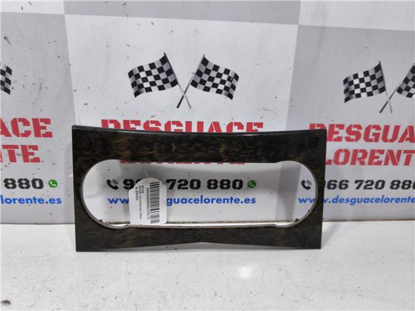 moldura puerta delantera derecha mercedes ben