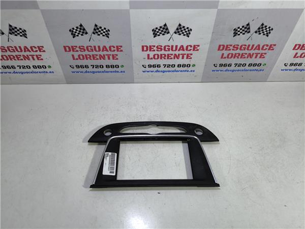 moldura puerta delantera derecha opel crossla