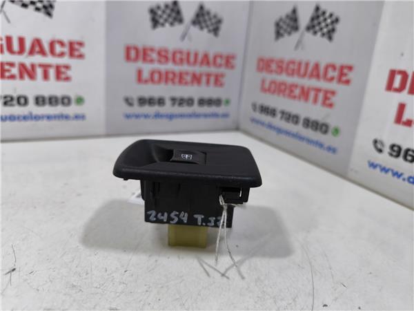 Botonera Puerta Trasera Izquierda *