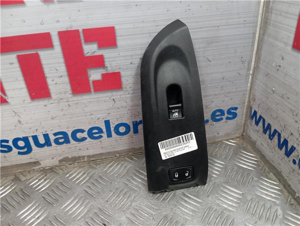 mando elevalunas delantero derecho fiat 500 x