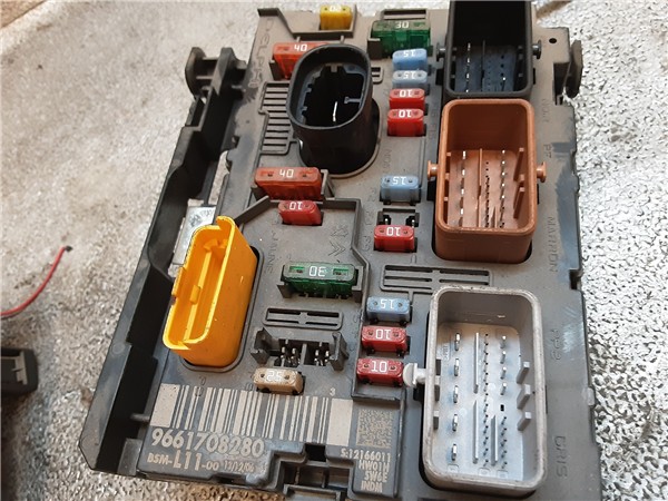 caja reles peugeot 307 break / sw (s1)(04.2002 >06.2005) *