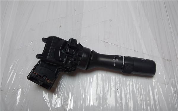 mando limpiaparabrisas toyota avensis t27 201