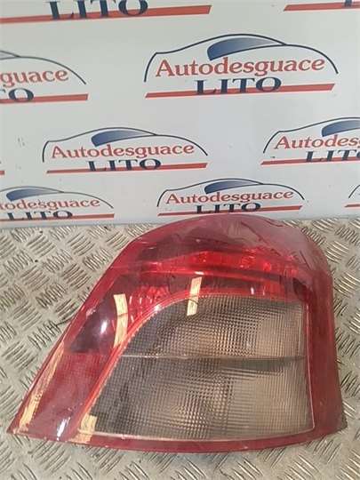 piloto trasero derecho toyota yaris