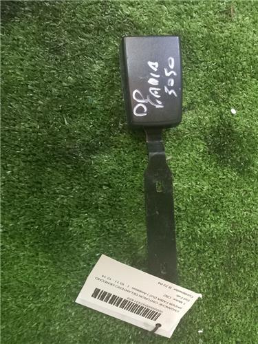 anclaje cinturon delantero derecho skoda fabi