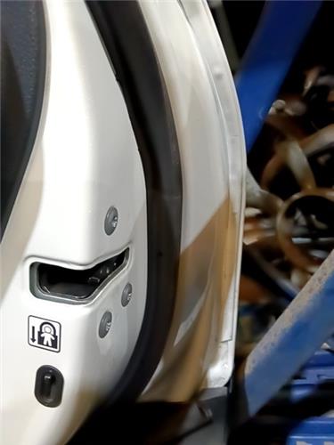 cerradura puerta trasera derecha toyota rav4