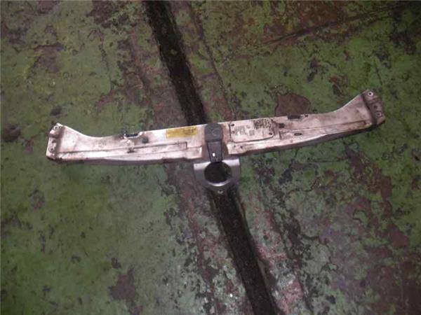 traviesa delantera superior mercedes benz cla