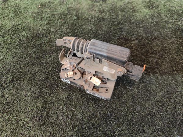 cerradura puerta delantera derecha dacia loga