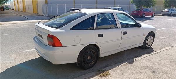 2.0 Básico (1999-) 20 Ltr. - 74 kW DTI Caja Reles