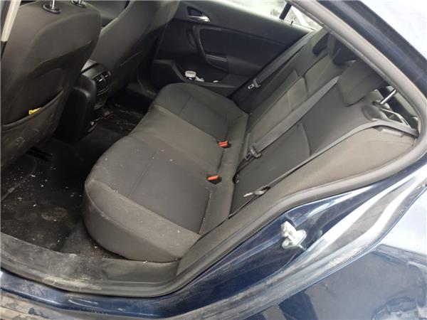 asientos traseros opel insignia berlina 2008