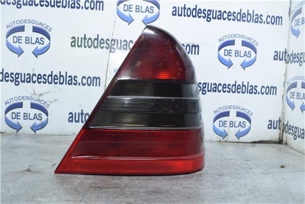 CLASE C W202 BERLINA Piloto Trasero Derecho