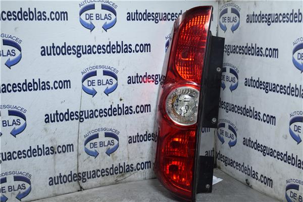 DOBLO CARGO Piloto Trasero Izquierdo