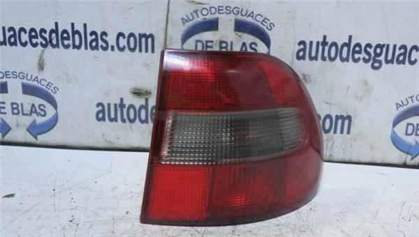V40 FAMILIAR Piloto Trasero Derecho