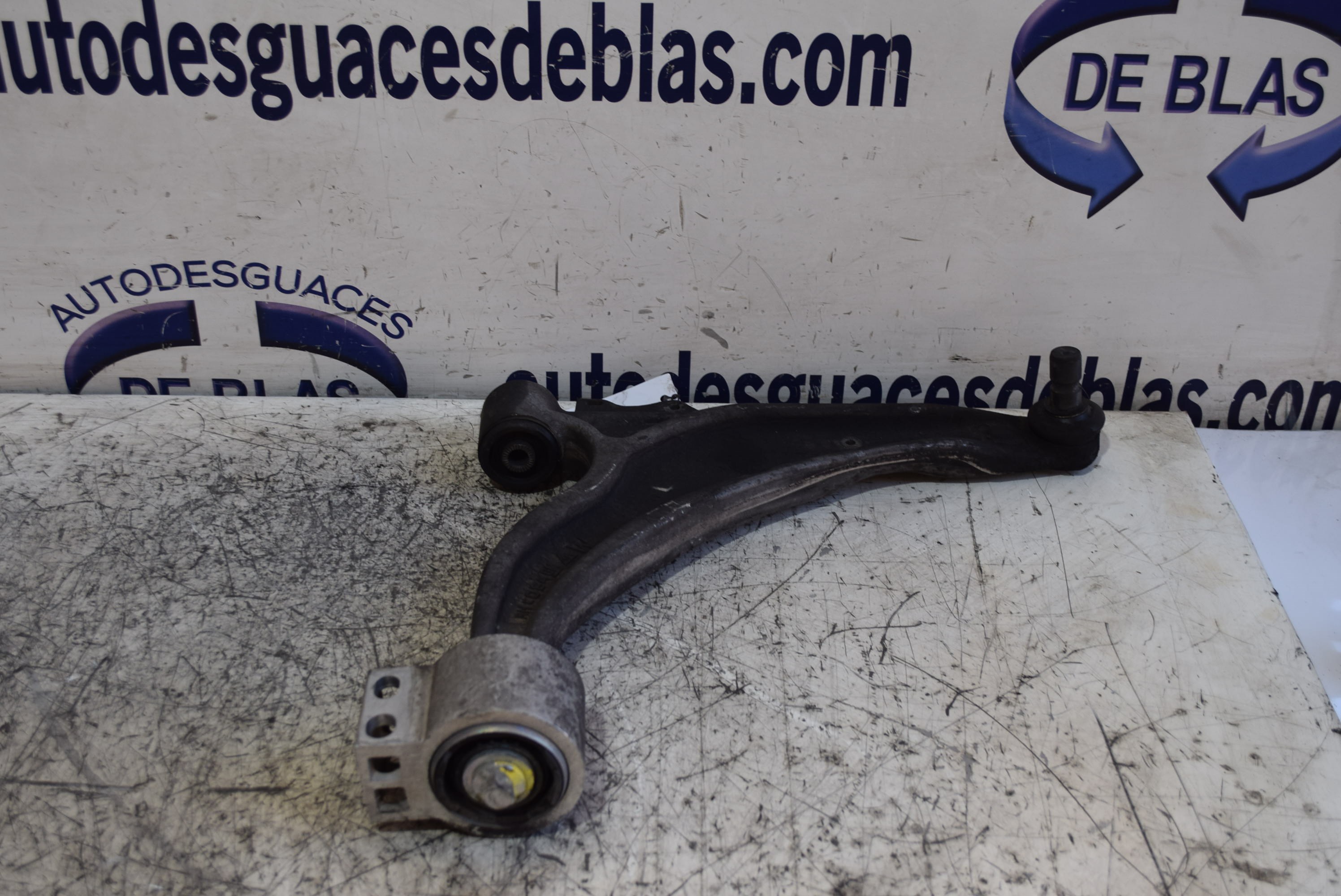 ZAFIRA B Brazo Inferior Delantero Derecho