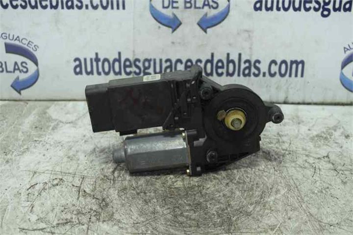 Bora Berlina 1J21998-02.2005 MOTOR ELEVALUNAS DELANTERO IZQUIERDO Bora Berlina 1J21998-02.2005 MOTOR ELEVALUNAS DELANTERO IZQUIERDO