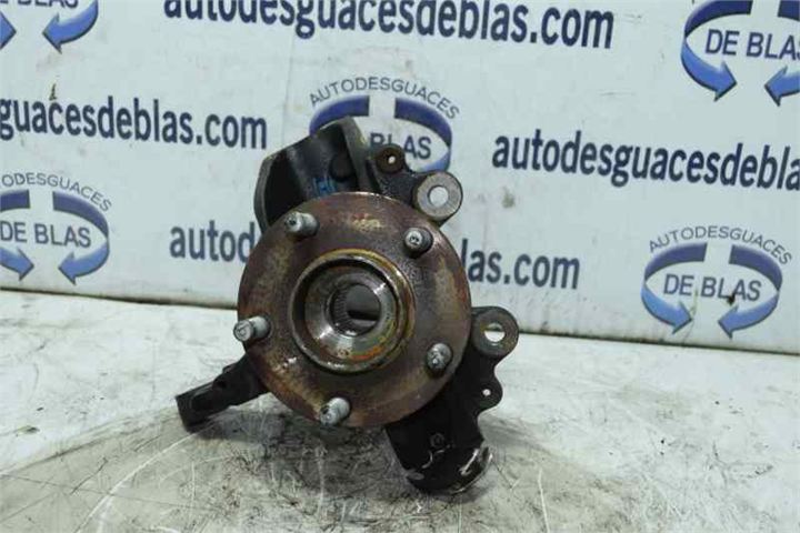 C-MAX CB3 Mangueta Delantera Derecha
