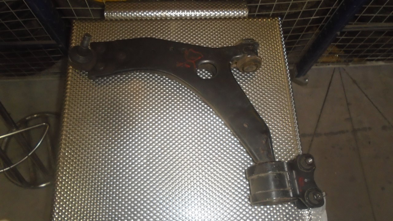 FOCUS C-MAX CAP Brazo Inferior Delantero Izquierdo