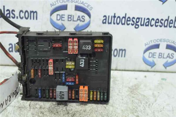 TOURAN 1T1 Caja Reles TOURAN 1T1 Caja Reles
