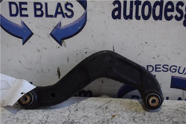 A4 BERLINA 8E Brazo Superior Trasero Izquierdo
