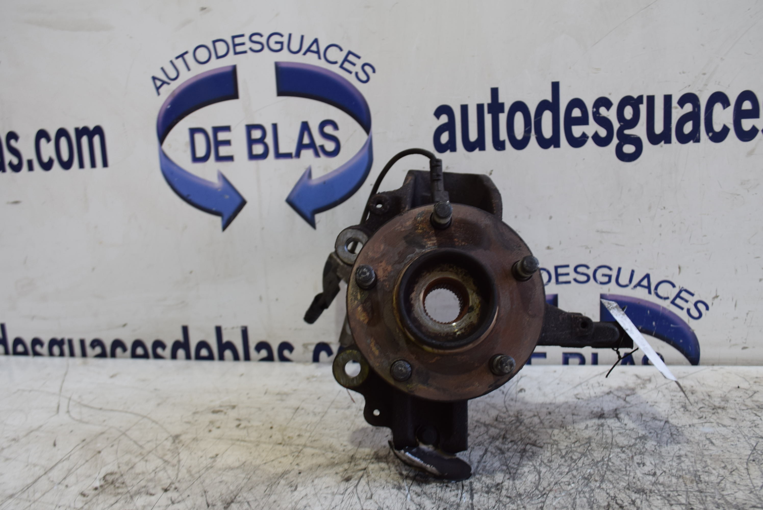 FOCUS BERLINA CAP Mangueta Delantera Izquierda FOCUS BERLINA CAP Mangueta Delantera Izquierda