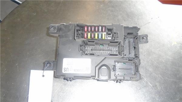 CORSA D Caja Reles