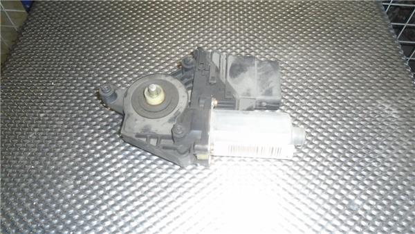 Passat Berlina 3B21996- MOTOR ELEVALUNAS TRASERO DERECHO
