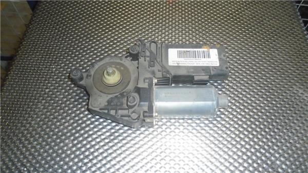 Passat Berlina 3B21996- MOTOR ELEVALUNAS DELANTERO DERECHO