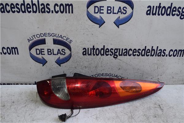 ALMERA TINO V10M Piloto Trasero Derecho