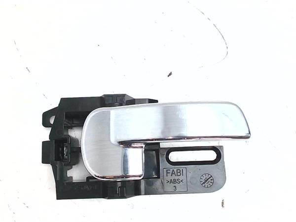 manilla interior puerta trasera izquierda nissan qashqai 1.5 dci tekna 4x2