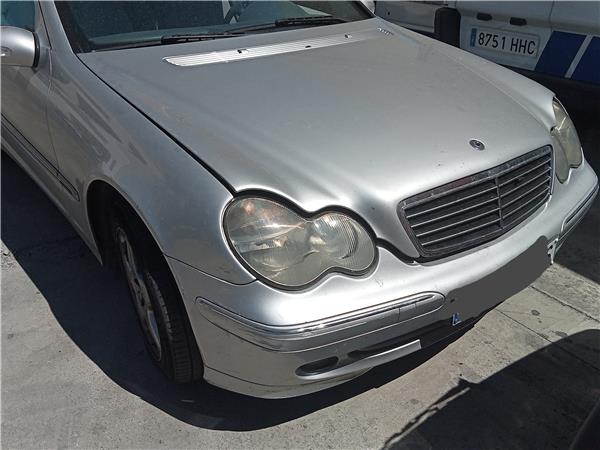 aleta delantera derecha mercedes benz clase c
