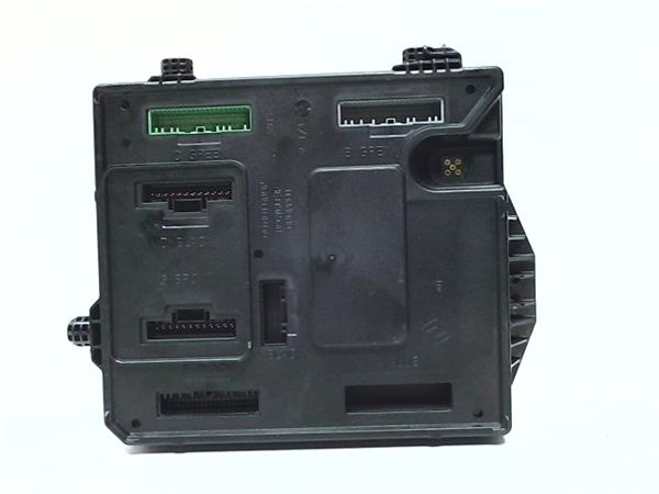 caja reles renault megane iii berlina 5p 2008