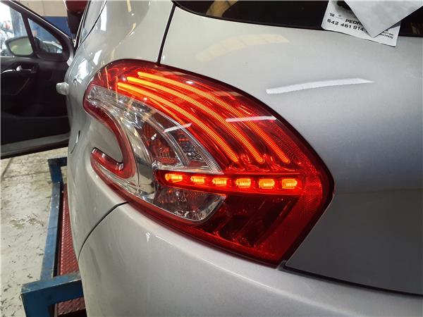 piloto trasero izquierdo peugeot 208 012012