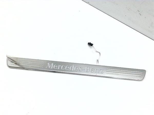 moldura marco puerta delantera derecha merced