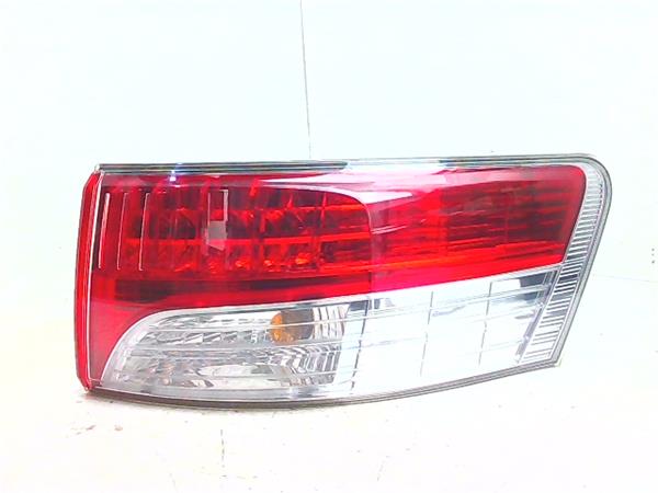 piloto trasero derecho toyota avensis t27 200