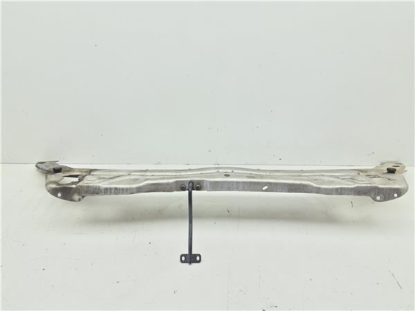 traviesa delantera superior mercedes benz cla