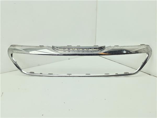 moldura paragolpes delantero peugeot 308 2013
